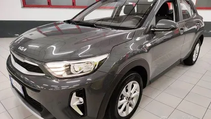 Grigio Usata 2022 Kia Stonic Play SUV | 14.900 € (Buon prezzo)