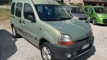 Usata Renault Kangoo Authentique 80 CV (58 kW) 2002 Verde Monovolume