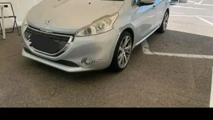 Usata Peugeot 208 115 CV (84 kW) 2014 Grigio Utilitaria