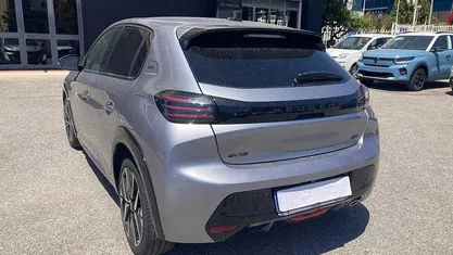 Usata Peugeot 208 GT 101 CV (74 kW) 2024 Utilitaria
