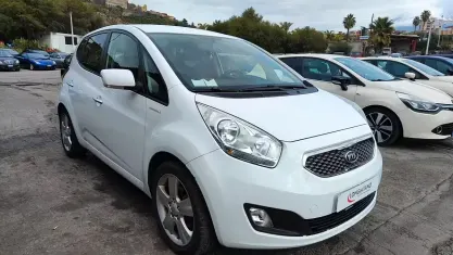 Usata Kia Venga 90 CV (66 kW) 2013 Bianco Utilitaria