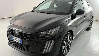 Nera Usata 2024 Peugeot 208 Active Due volumi | 14.200 € (Buon prezzo)