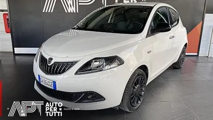 Usata Lancia Ypsilon Silver 70 CV (51 kW) 2022 Bianco Utilitaria