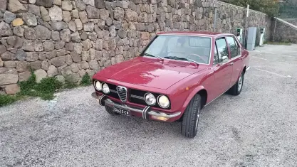 Begagnad Alfa Romeo Alfetta 122 HK (89 kW) 1970 Röd Sedan