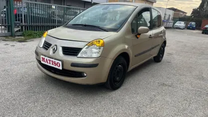 Usata Renault Modus Luxe 75 CV (55 kW) 2005 Oro Monovolume