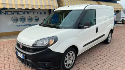 Usata Fiat Doblò Lounge 105 CV (77 kW) 2021 Bianco Monovolume