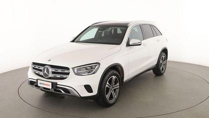 Używany Mercedes GLC300 245 KM (180 kW) 2021 Biały SUV