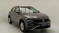 Indium grey Usata 2024 VW T-Roc Life SUV | 26.500 € (Buon prezzo)