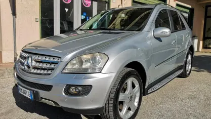 Usata Mercedes ML320 224 CV (164 kW) 2007 Grigio SUV