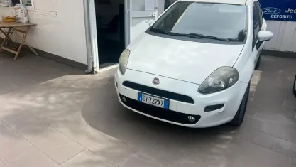 Usata Fiat Punto Lounge 85 CV (62 kW) 2014 Bianco Utilitaria