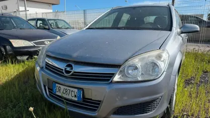 Usata Opel Astra Cosmo 125 CV (91 kW) 2008 Grigio Station wagon
