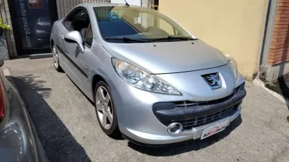 Usata Peugeot 207 CC 109 CV (80 kW) 2008 Argento metallizzato Cabrio