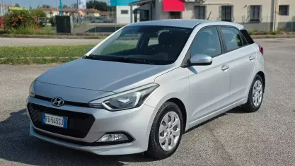 Usata Hyundai i20 Classic 73 CV (53 kW) 2016 Grigio Berlina