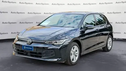 Usata VW Golf VIII Life 116 CV (85 kW) 2025 Grenadill black Utilitaria