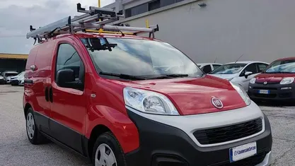 Rosso Usata 2017 Fiat Fiorino Monovolume | 6090 € (Ottimo prezzo)