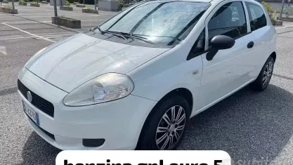Usata Fiat Grande Punto 77 CV (56 kW) 2011 Bianco Utilitaria