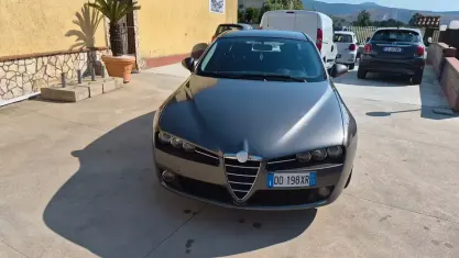 Usata Alfa Romeo 159 140 CV (102 kW) 2006 Marrone Berlina