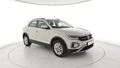 Usata VW T-Roc Life 110 CV (80 kW) 2023 Beige SUV