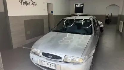 Usata Ford Fiesta Ghia 75 CV (55 kW) 1997 Grigio Utilitaria