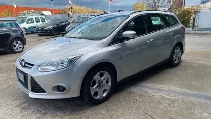 Usata Ford Focus 120 CV (88 kW) 2014 Grigio Station wagon
