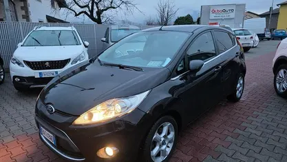 Usata Ford Fiesta 82 CV (60 kW) 2013 Nero Utilitaria