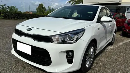 Bianco Usata 2019 Kia Rio Due volumi | 10.500 € (Buon prezzo)