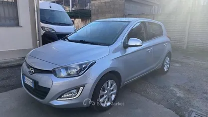 Argento Usata 2013 Hyundai i20 Tre volumi | 5150 € (Buon prezzo)