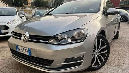 Grigio Usata 2014 VW Golf VII Highline Tre volumi | 10.999 € (Buon prezzo)