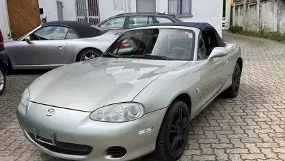 Usata Mazda MX5 110 CV (80 kW) 2003 Grigio Cabrio