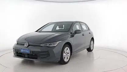 Usata VW Golf VIII Life 116 CV (85 kW) 2025 Dolphin grey metallizzato Berlina