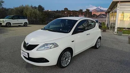 Bianco Usata 2013 Lancia Ypsilon Gold Due volumi | 6490 € (Buon prezzo)