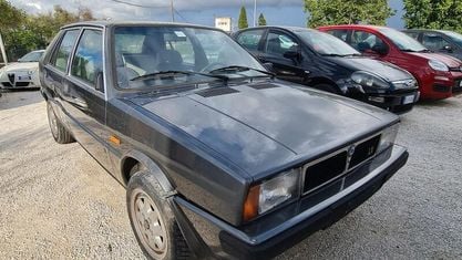 Usata Lancia Delta 78 CV (57 kW) 1985 Grigio Utilitaria