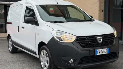 Begagnad Dacia Dokker 102 HK (75 kW) 2019 Minibuss