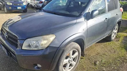 Usata Toyota RAV4 Luxury 177 CV (130 kW) 2006 Grigio scuro SUV