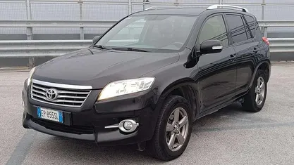 Nero Usata 2013 Toyota RAV4 Lounge SUV | 6999 € (Super prezzo)