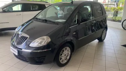 Usata Lancia Musa 90 CV (66 kW) 2009 Grigio Monovolume