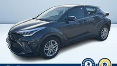 Grigio scuro metallizzato Usata 2023 Toyota C-HR Active SUV | 23.900 € (Buon prezzo)