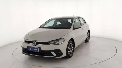 Usata VW Polo Life 95 CV (69 kW) 2023 Grigio Utilitaria