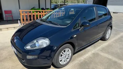 Usata Fiat Punto Lounge 69 CV (50 kW) 2015 Blu Utilitaria