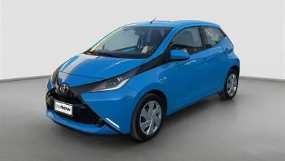 Usata Toyota Aygo X-play 69 CV (50 kW) 2017 Blu chiaro Utilitaria