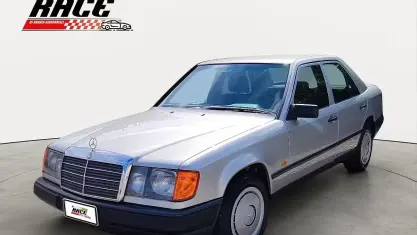 Usata Mercedes E250 90 CV (66 kW) 1988 Grigio Berlina