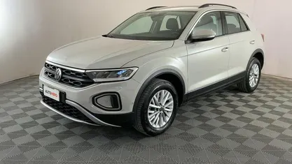 Usata VW T-Roc Life 110 CV (80 kW) 2024 Beige SUV