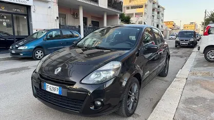 Nero Usata 2010 Renault Clio II Luxe Tre volumi | 4290 € (Buon prezzo)