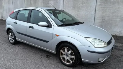Usata Ford Focus 100 CV (73 kW) 2002 Grigio Berlina