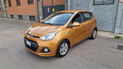 Usata Hyundai i10 Edition 67 CV (49 kW) 2015 Arancione Utilitaria