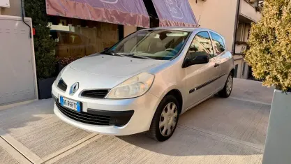 Usata Renault Clio II 75 CV (55 kW) 2007 Grigio Berlina