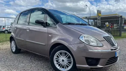 Usata Lancia Musa 95 CV (69 kW) 2009 Viola Monovolume