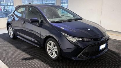 Begagnad Toyota Corolla Business Edition 98 HK (72 kW) 2022 Blå Sedan