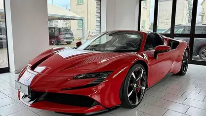 Nuova Ferrari SF90 780 CV (573 kW) 2025 Rosso corsa / pastello Cabrio