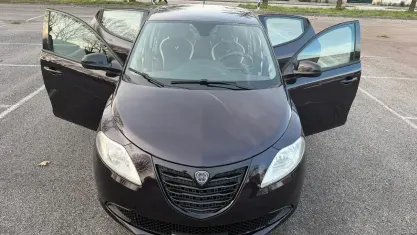 Usata Lancia Ypsilon Gold 85 CV (62 kW) 2014 Viola Utilitaria